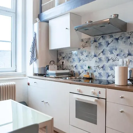 Stylish With Castle View & Free Parking Apartma *