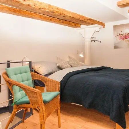 Stylish With Castle View & Free Parking Appartamento