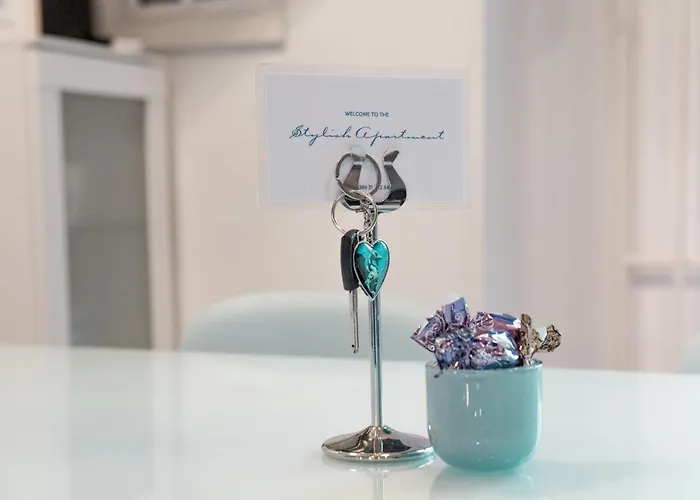 Апартаменты Stylish With Castle View & Free Parking *