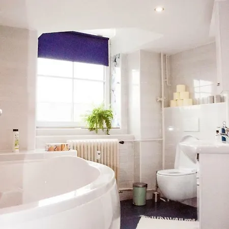 Stylish With Castle View & Free Parking