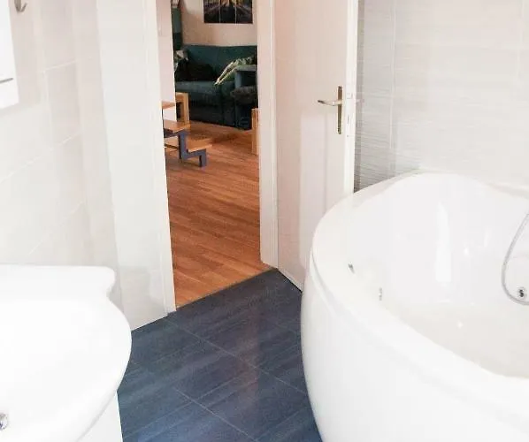 Stylish With Castle View & Free Parking